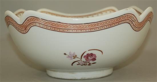 A Chinese export style enamelled porcelain twenty nine piece dinner service, soup tureen 35cm